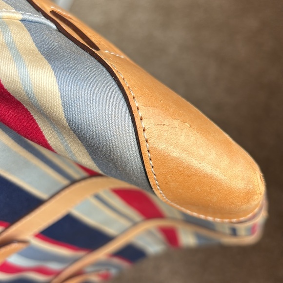 Striped coach - Picture 6 of 12